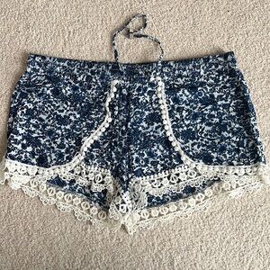 Boho Cute Shorts, Size L